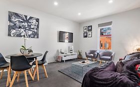 Inner-City 2 Bedroom Apartment With Free Parking